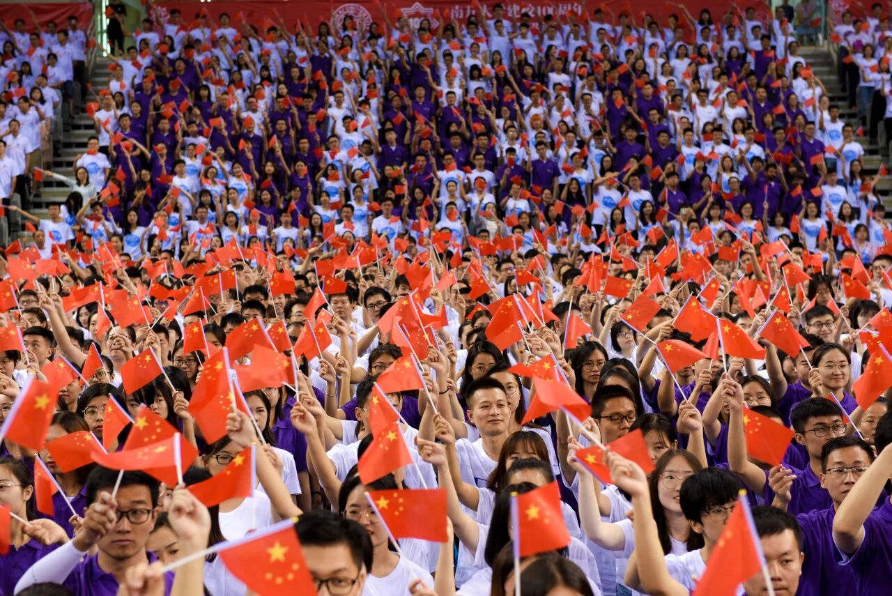 强调“这三问既是历史之问