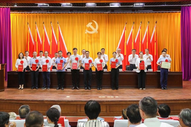曲凯以及校Huatihui官方网站新