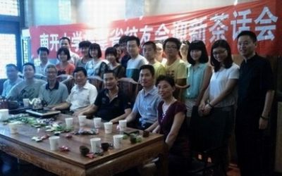 南开云南校友会开展重阳节敬老活动