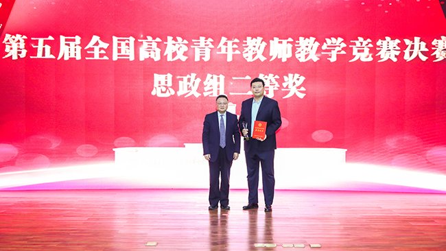 副校长李靖