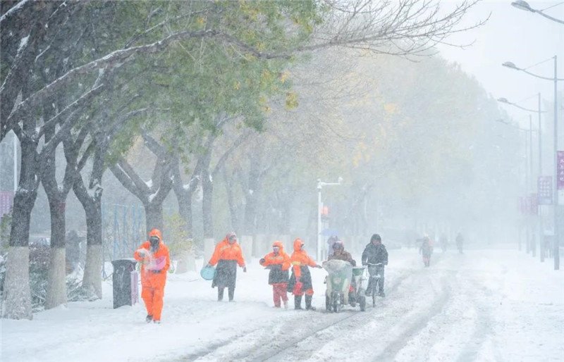 一起看看雪落南开的美景吧！